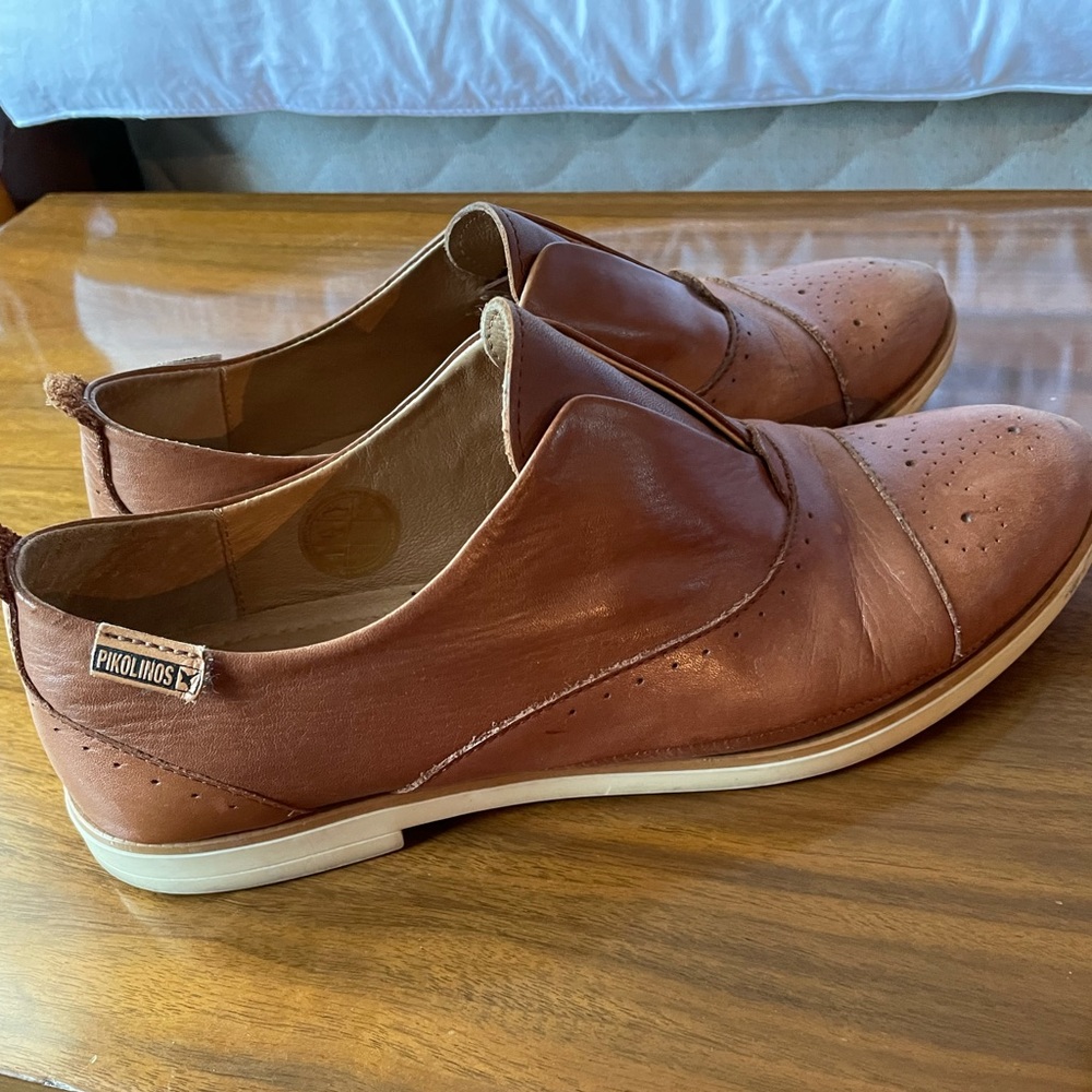 Pikolinos size 39 brown leather slip ons